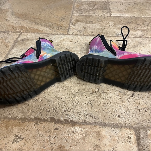Doc Martens Tie-Dye Junior Boots - Picture 6 of 7